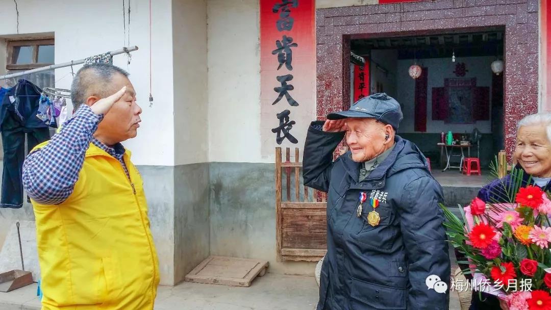 李建華與抗戰(zhàn)老兵的故事：為英雄盡孝道，為后世傳善行