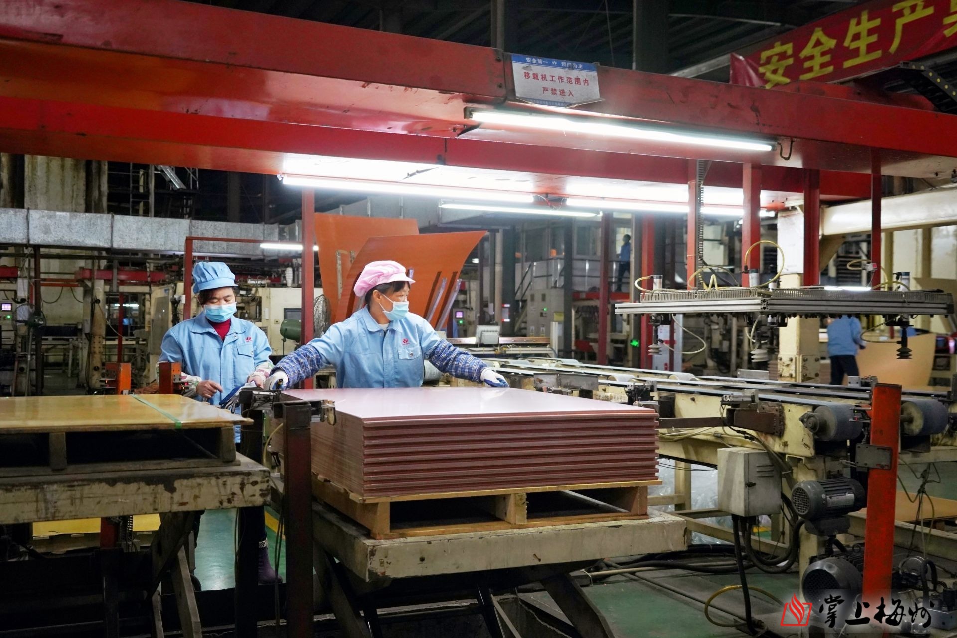 安心返鄉(xiāng)來(lái) 發(fā)展路更寬！梅州市威利邦電子科技有限公司深耕主業(yè)提升效能